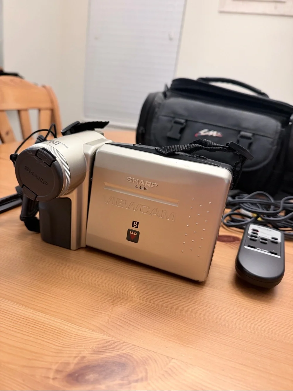 Sharp Viewcam VL-E630U Video8 SD Handheld Camcorder 18x/360x 3in LCD Silver